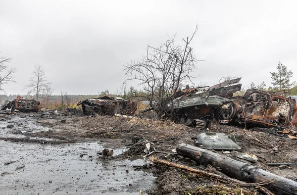 Dmitrivka Ucrânia Abril 2022 Tanques Quebrados Veículos Combate Dos Invasores — Fotografia de Stock