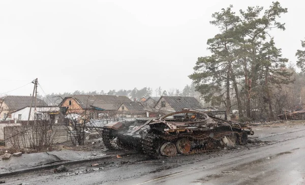 Dmitrivka Ucrania Abril 2022 Tanques Rotos Vehículos Combate Los Invasores —  Fotos de Stock