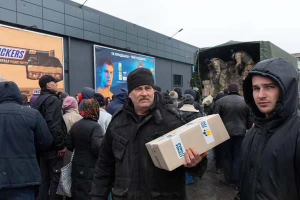 Bucha Ucrânia Abril 2022 Kyiv Defesa Territorial Distribui Ajuda Humanitária — Fotografia de Stock