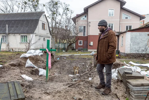 Bucha Ukraine Förhandsbedömning 2022 Människor Begravde Sina Döda Släktingar Och — Stockfoto