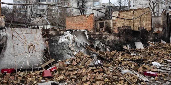 Borodyanka Ukraine Apr 2022年6月6日 ウクライナ戦争 ロシアの侵略者の攻撃の結果としてボロヤンカの通りの混乱と荒廃 — ストック写真