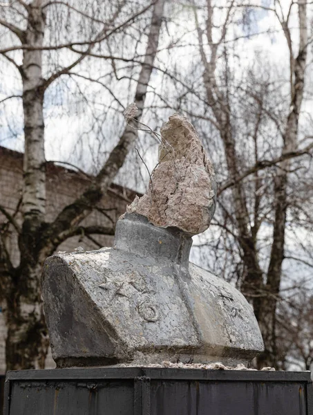 Andriivka Ukrain Kötény 2022 Szovjetunió Hősének Petricenko Andrejnak Megrongálódott Emlékműve — Stock Fotó