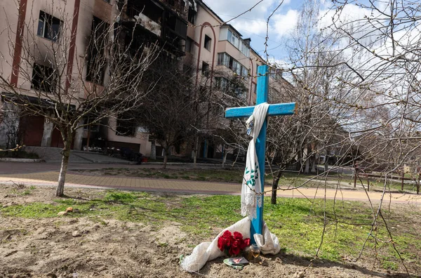 Bucha Ukraine Apr 2022 Graves Bodies Civilians Next Apartments Blocks — Stock Photo, Image