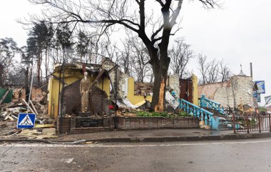 Gorenka, Ukrayna - 20 Nisan 2022: Rus işgalcilerin Ukrayna 'daki askeri operasyonları sonucunda Gorenka köyündeki kilise tamamen yıkıldı