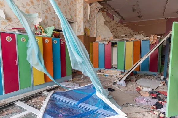 Makariv Ukraine Apr 2022年3月23日 俄罗斯占领军入侵乌克兰 摧毁幼稚园 3月26日晚上俄罗斯人向它扔炸弹 — 图库照片