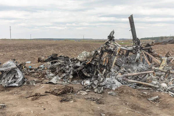Makariv Ukraine Aprprine 2022 Скелети Загиблих Російських Військових Пілотів Серед — стокове фото