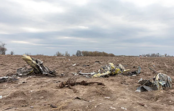 Makariv Ukraine Apr 2022 Skeletons Dead Russian Military Pilots Wreckage — стокове фото