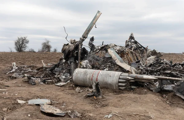 Makariv Ukraine Apr 2022 Wreckage Downed Burnt Military Helicopter Middle — стокове фото