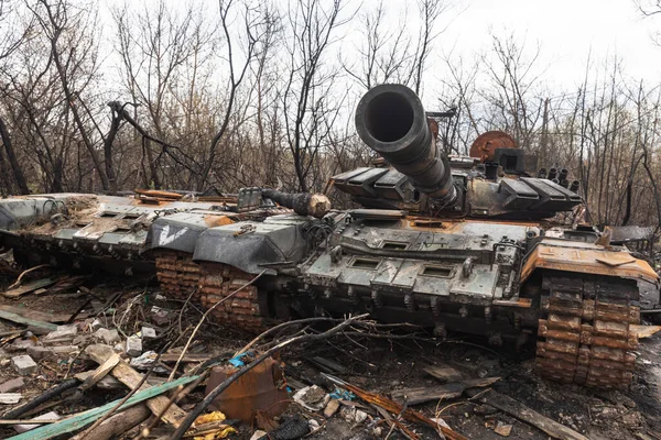 Kyiv Reg Ukraine Kwiecień 2022 Zniszczone Spalone Czołgi Inny Sprzęt — Zdjęcie stockowe