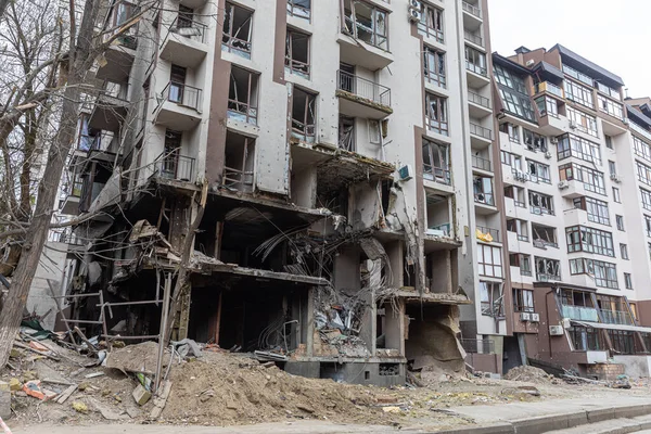 Kyiv Ukraine Apr 2022 War Ukraine Residential Building Kyiv Destroyed — Foto Stock