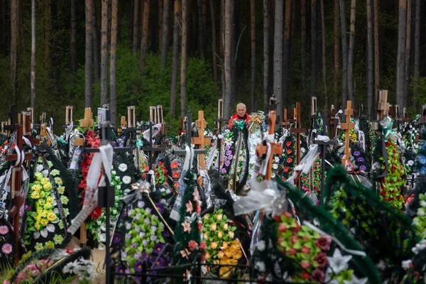 Irpin Ukraine May 2022 Large Number Fresh Graves Cemetery Irpin — Fotografia de Stock