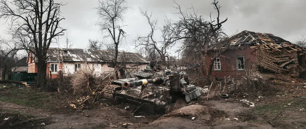 Destroyed Ukrainian Tank Surrounded Destroyed Houses Outskirts Chernihiv — стоковое фото
