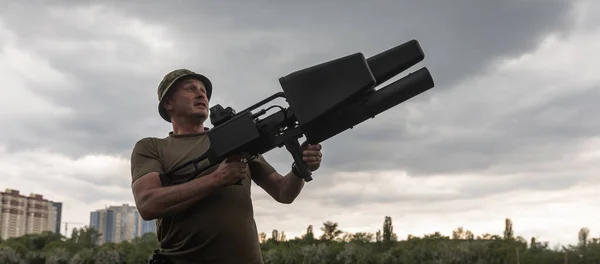 Kiew Ukraine Mai 2022 Ein Soldat Hält Ein Drohnen Gewehr — Stockfoto