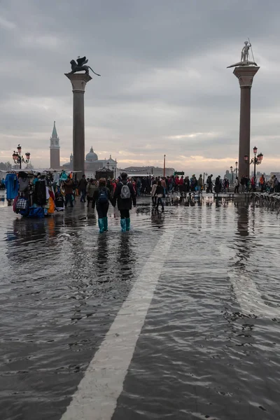 Große Touristengruppe Auf Dem Markusplatz Einem Bewölkten Tag Venedig Italien — Stockfoto