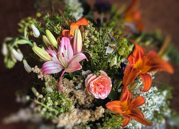 Romantické Kytice Květin Interiéru Domácí Dekorace Aranžování Květin — Stock fotografie
