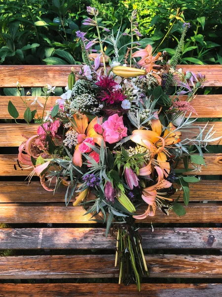 Romantické Kytice Květin Zahradě Domácí Dekorace Aranžování Květin — Stock fotografie