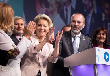 ROTTERDAM, NETHERLANDS - 31 Mayıs 2022: Ursula von der Leyen Avrupa Komisyonu başkanı ve Manfred Weber Avrupa Halk Partisi Kongresi sırasında EPP Başkanı seçildi