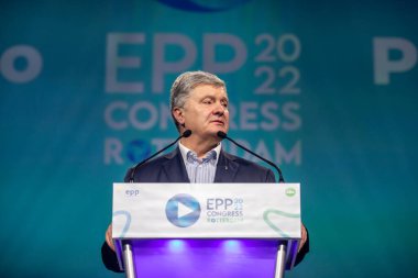 ROTTERDAM, NETHERLANDS - 31 Mayıs 2022: Ukrayna 'nın Beşinci Başkanı Petro Poroshenko Avrupa Halk Partisi Kongresi sırasında konuştu
