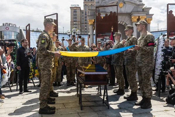Kyiv Ukraine Juni 2022 Oorlog Oekraïne Begrafenisceremonie Van Gevallen Soldaat — Stockfoto