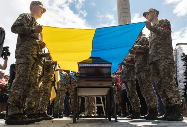 Kyiv Ukraine Juni 2022 Oorlog Oekraïne Begrafenisceremonie Van Gevallen Soldaat — Stockfoto