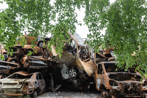 Irpin Ucrania Junio 2022 Guerra Ucrania Coches Destruidos Medio Del —  Fotos de Stock