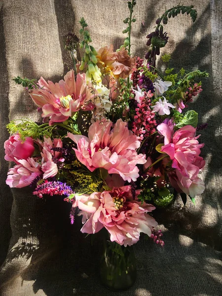 Bouquets Fleurs Romantiques Décor Maison Des Fleurs Arrangeant Composition Utilisé — Photo