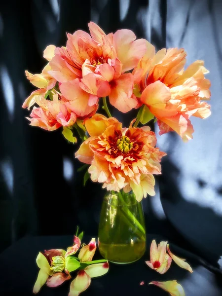 Romantická Kytice Květin Domácí Dekorace Aranžování Květin Složení Použité Pivoňky — Stock fotografie