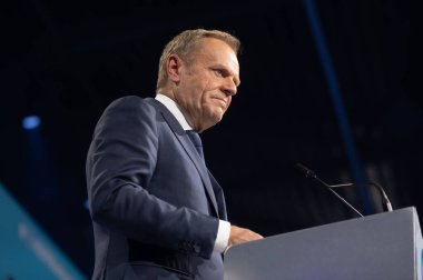 ROTTERDAM, NETHERLANDS - 31 Mayıs 2022: Eski Avrupa Konseyi Başkanı Donald Tusk Avrupa Halk Partisi genel başkanlığı görevinden ayrılacak. Muhalefet lideri olarak iç siyasete geri döndü
