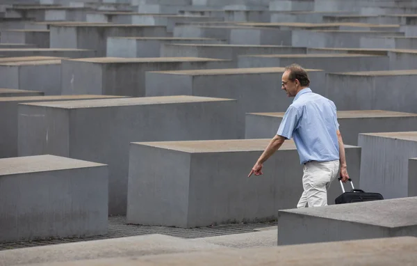 Berlín Alemania Junio 2022 Hombre Judío Visitando Memorial Del Holocausto — Foto de Stock