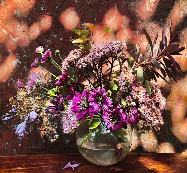 Romantická Kytice Květin Domácí Dekorace Aranžování Květin Složení Použité Stonecrop — Stock fotografie