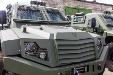 Ukrayna sınırı, Polonya - Temmuz. 16, 2022: Poroshenko fonu tarafından satın alınan 11 adet İtalyan yapımı MLS SHIELD zırhlı araç Ukrayna Hava Kuvvetleri 'ne teslim edilecek