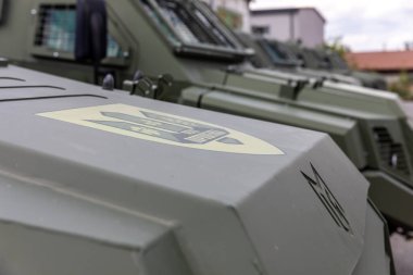 Ukrayna sınırı, Polonya - Temmuz. 16, 2022: Poroshenko fonu tarafından satın alınan 11 adet İtalyan yapımı MLS SHIELD zırhlı araç Ukrayna Hava Kuvvetleri 'ne teslim edilecek