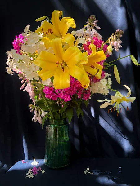 Bouquet Lilies Home Decor Flowers Arranging — Foto de Stock