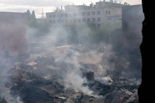 Kharkiv Ukraine Jul 2022 Smoldering Ruins Building Specialized School Missile —  Fotos de Stock