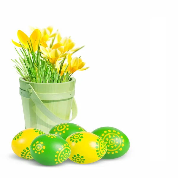 Huevos de Pascua de colores y azafrán —  Fotos de Stock