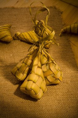 ketupat: Güney Doğu Asya pirinç kek bundle kez hazırlanan,