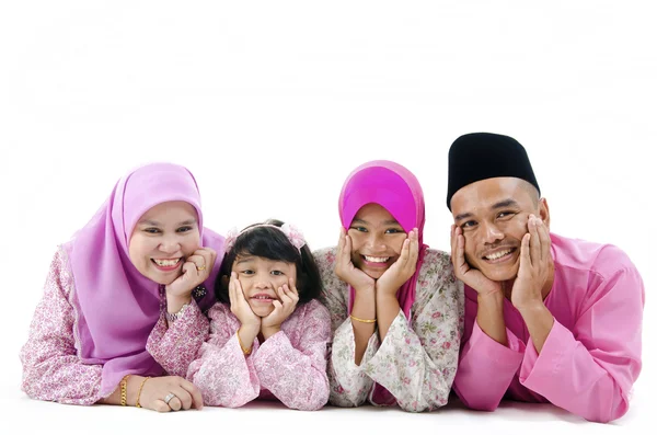 Malay family in traditional malay clothing — Stock Photo, Image