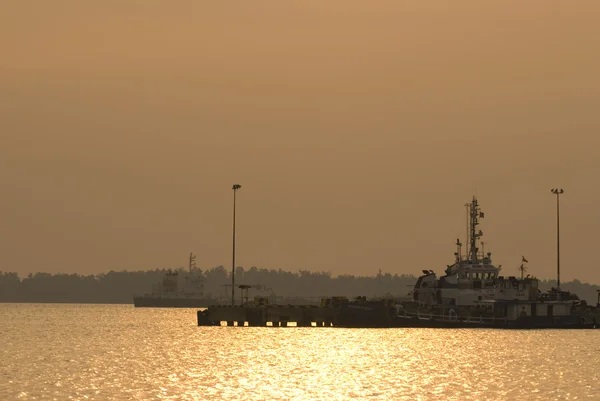 Werft bei Sonnenuntergang — Stockfoto