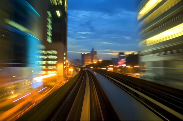 Urban natt trafik — Stockfoto