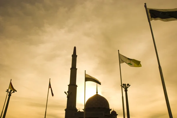 Sagoma della moschea durante il tramonto — Foto Stock