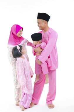 hari raya occaion sırasında geleneksel malay aile