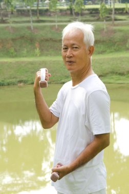 Komuta sizde dumbells açık olarak kullanma