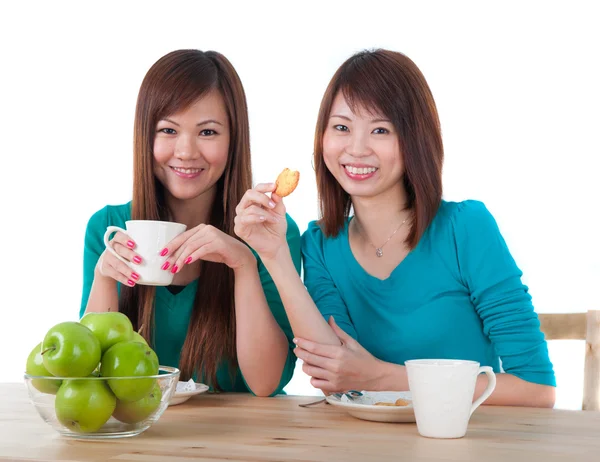 Asian girls eating — Stock Photo, Image