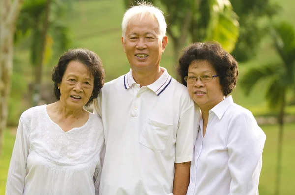 Tre anziani asiatico sorridente — Foto Stock