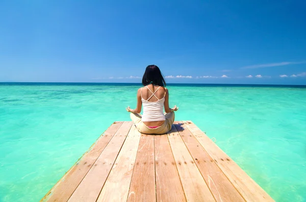 Strandyoga — Stockfoto