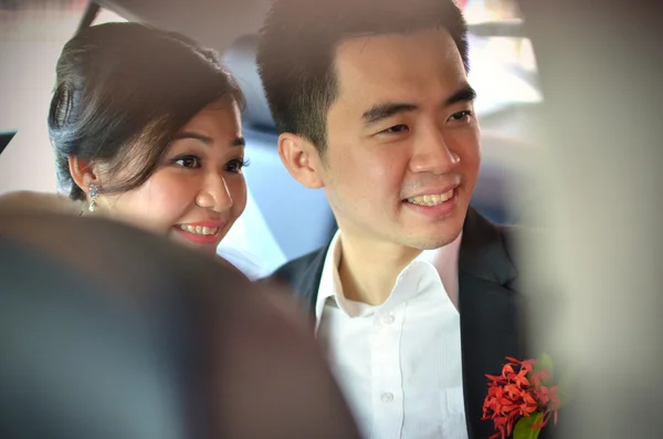 Asijská nevěsta během jejich skutečný den svatby, zaměření na nevěsta — Stock fotografie