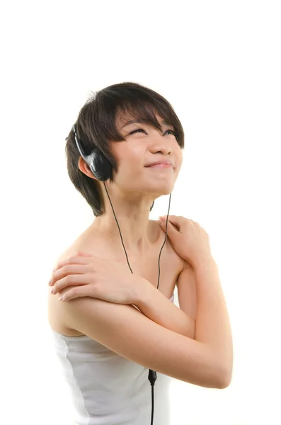 Asian girl listening to mp3 — Stock Photo, Image