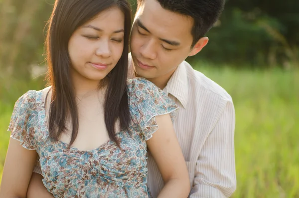 Asiático romántico pareja — Foto de Stock