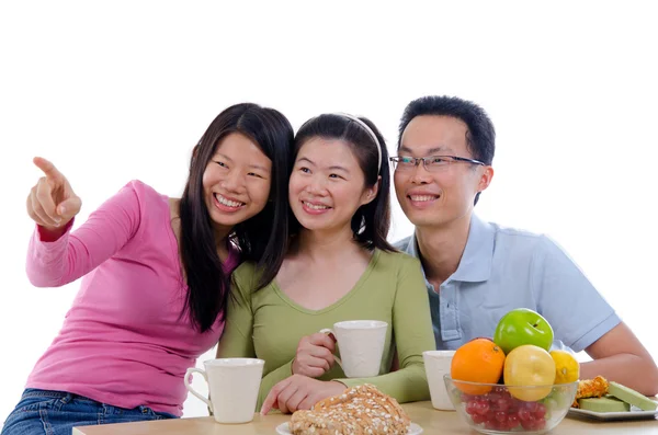 Asiática familia comedor — Foto de Stock