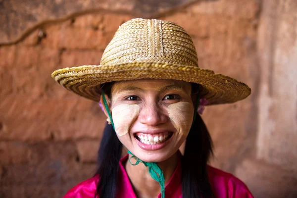 Příležitostná dívka myanmar — Stock fotografie